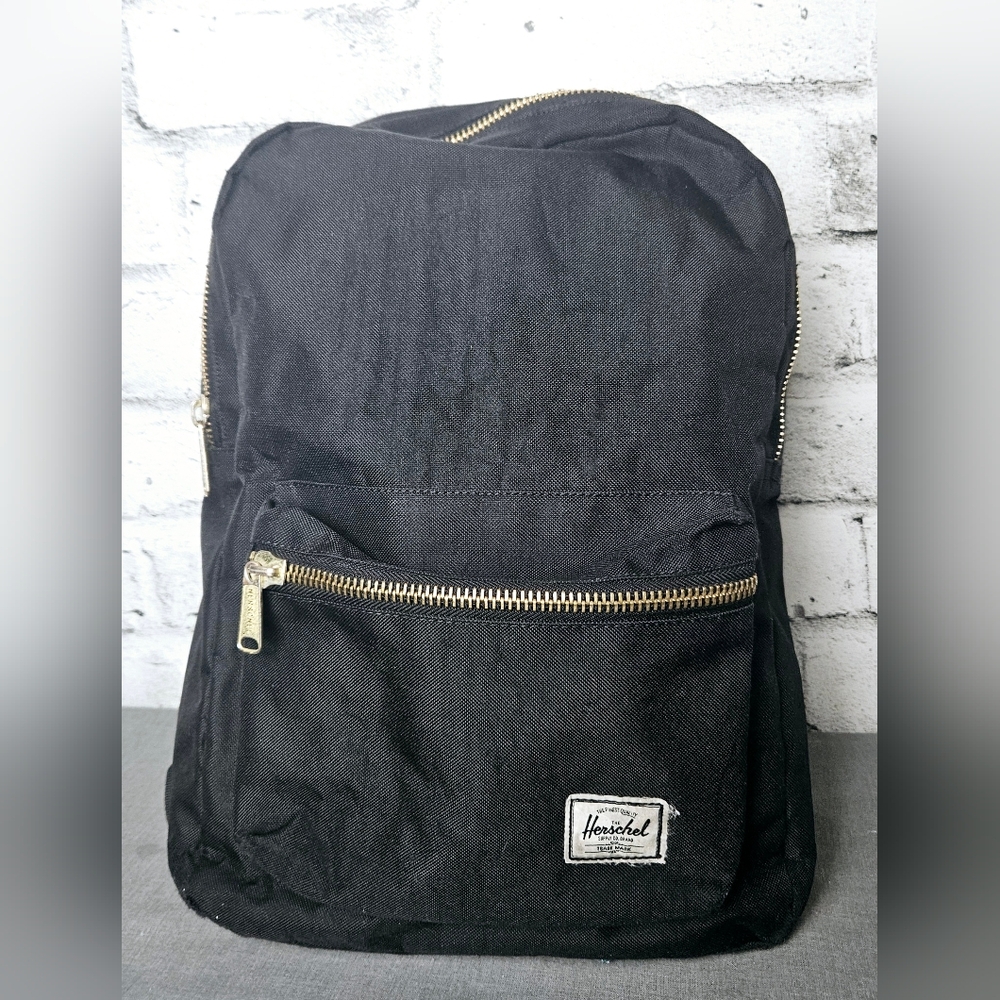Herschel Black Settlement Backpack. Mid Volume
